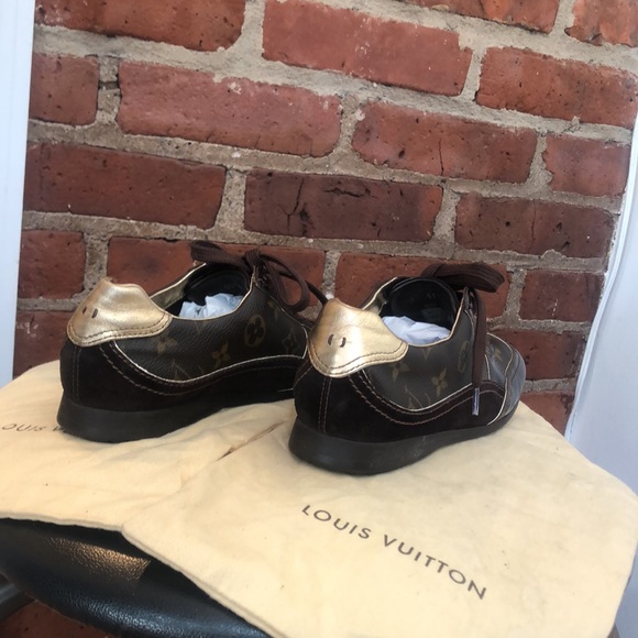 Authentic Louis Vuitton Monogram sneakers - Picture 2 of 5